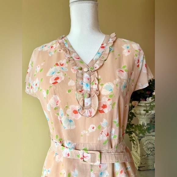 Vintage Floral Dress with Belt - Picture 8 of 9